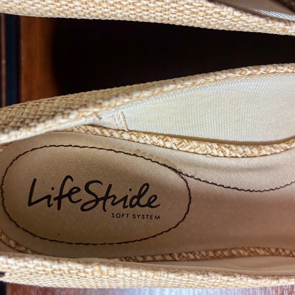 LifeStrude Kitten Heels - Picture 5 of 7